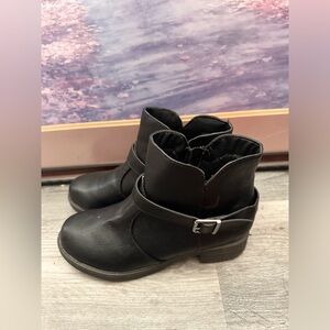 Women’s 6.5 Black Vegan Leather Moto Boot